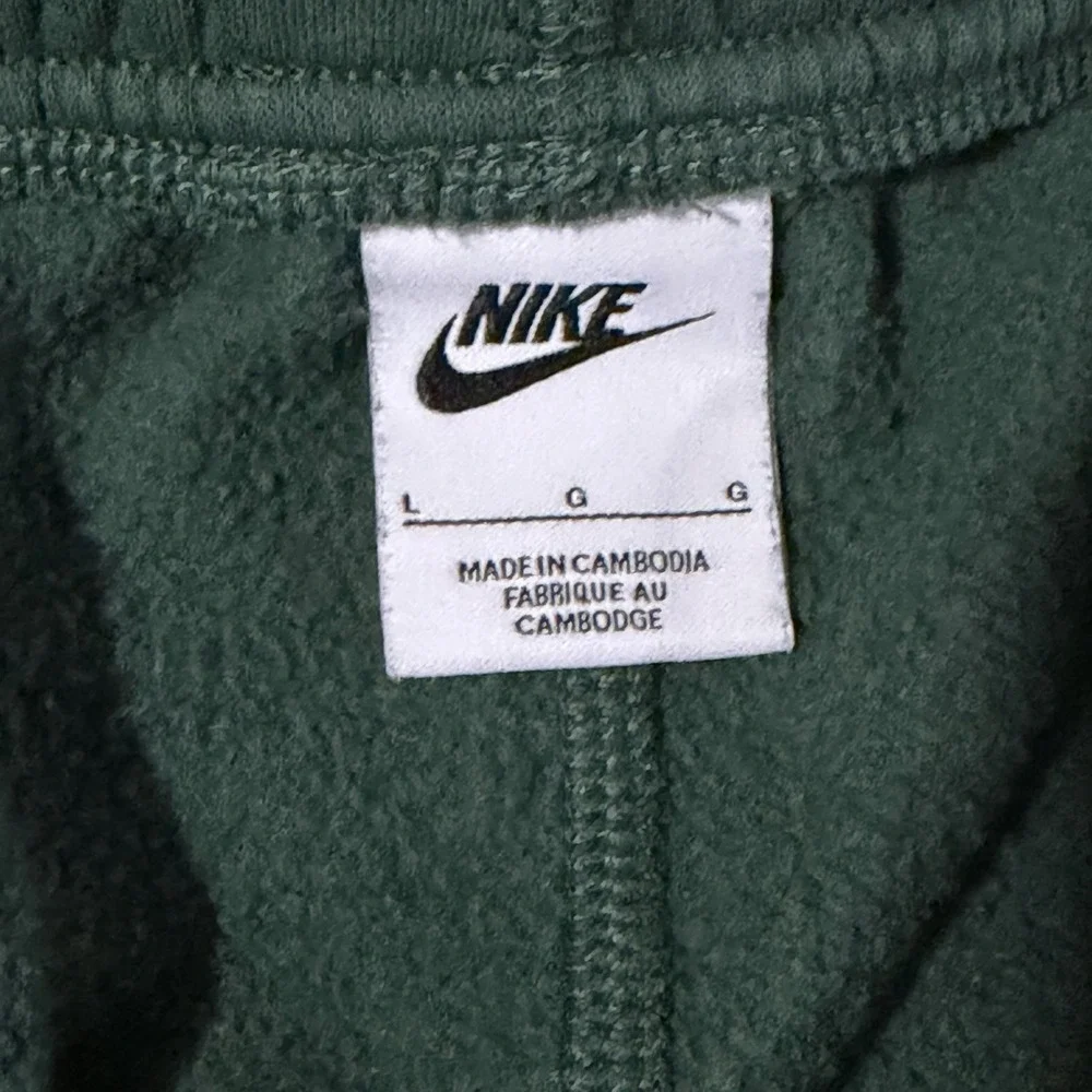 Nike Club Fleece Men's Fleece Joggers Fir/Fir FN3094-323 Size L Chenille Logo - Picture 3 of 8